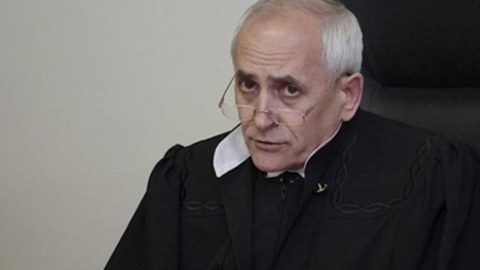 Biznesmenin qətlində şübhəli bilinən hakim intihar etdi