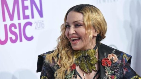 Madonna Tramp əleyhinə y&uuml;r&uuml;şə &ccedil;ağırdı