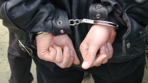 Rusiyada yeniyetmə nənəsini, atasını və bacısını balta ilə &ouml;ld&uuml;r&uuml;b