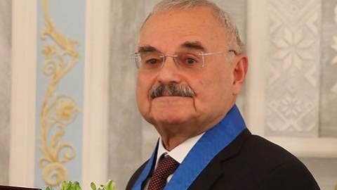 Baş nazirimizin soyadını necə yazaq? - Rasizadə, yoxsa Rasi-zadə...