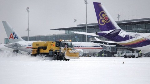 Moskvada 38 aviareys təxirə salınıb