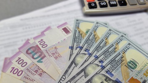 Kredit borcu olanlar sevinir, dolları alıb yığanlar isə narahatdır 