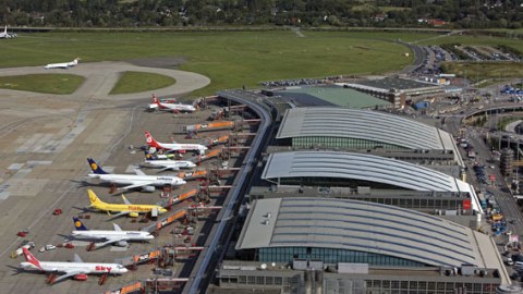 Hamburq aeroportu naməlum maddə sızması ilə əlaqədar bağlanılıb