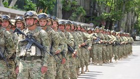 Gürcüstan həqiqi hərbi xidmətə çağırışı bərpa etdi: Orduya çağırış başlayıb