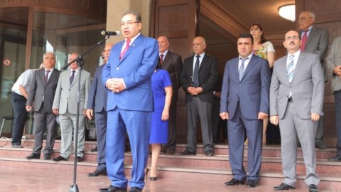 Hansı universitet müəllimə yüksək maaş verir...