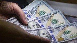 Dollar BAHALAŞDI, manat UCUZLAŞDI 