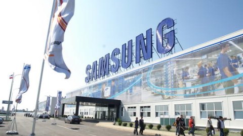 "Samsung" şirkətində kütləvi dava - VİDEO 