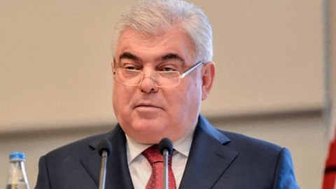 Ziya Məmmədov m&uuml;taliəyə başlayıb, Quranı təhlil edir  