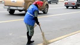 Evini oğluna verib k&uuml;&ccedil;ə s&uuml;p&uuml;rən ananın ARZULARI