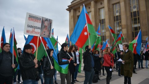 Fransada diasporumuz Sarkisyana qarşı aksiya ke&ccedil;irdi - FOTO