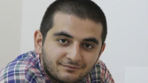  Gənc yazar M&ouml;vlud &ouml;z&uuml;n&uuml; 17-ci mərtəbədən atıb  