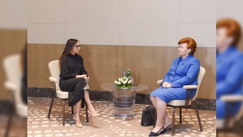 Mehriban Əliyeva sabiq prezident və birinci xanımla g&ouml;r&uuml;şd&uuml;