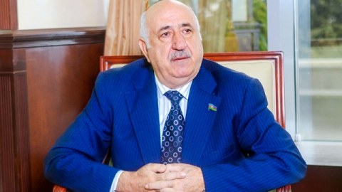 Deputat nazirlərə SƏSLƏNDİ: “Samir müəllim, Elman müəllim, biz bununla xalqın belini qırırıq”    