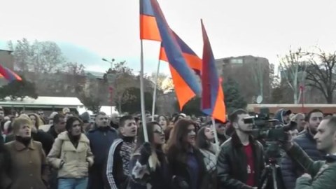 Ermənistanda oturaq aksiyaya qərar verildi - VİDEO 