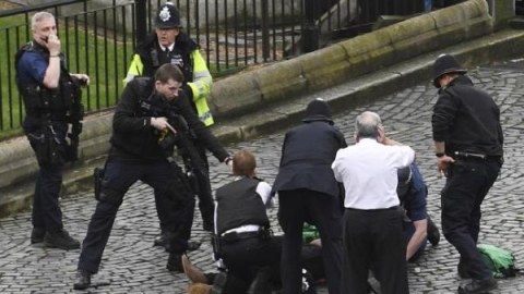 Londonda terror aktını keçmiş məhkum törədib 