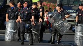 İtaliya polisi 122 etirazçını saxlayıb 