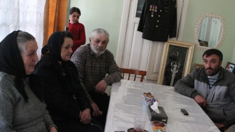 Tanrıya ovcunda torpaq aparan şəhid - FOTOLAR  