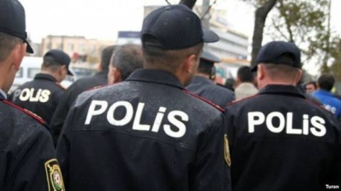 Bakıda ŞOK HADİSƏ: Polislərin &uuml;st&uuml;nə kimyəvi məhlul atdılar - &Ouml;lən var  