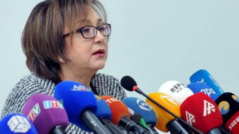 Jurnalistlər Məleykə Abbaszadə ilə razılaşmadılar 