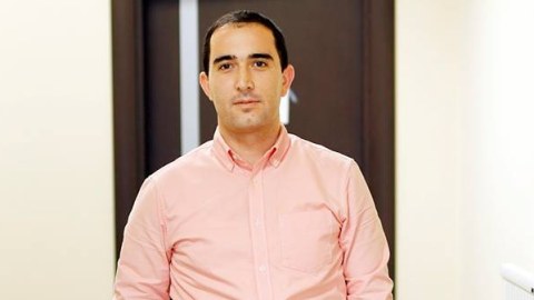 Jurnalistin komada olan atasına g&ouml;rə xəstəxanaya 11 min manat borcu var