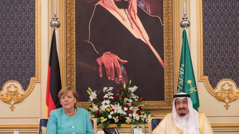 Merkel kralla İŞİD-lə m&uuml;barizəni m&uuml;zakirə etdi