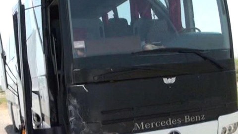 İranda turist avtobusu qəzaya uğrayıb: 2 ölü