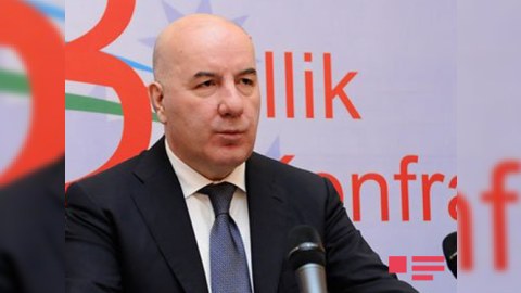 Elman Rüstəmov və köməkçilərinin maaşı azaldılıb