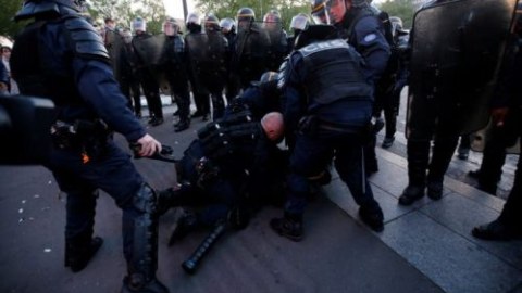 Fransada etirazçılarla polis arasında toqquşma - VİDEO