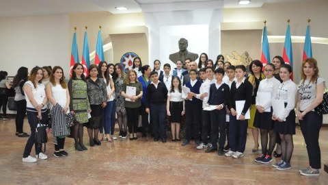 ADU-da &ldquo;Tanıdım&rdquo; layihəsi &ccedil;ər&ccedil;ivəsində orta məktəb şagirdləri ilə g&ouml;r&uuml;ş