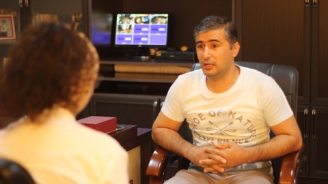 &ldquo;Qafqazinfo&rdquo;nun &ldquo;g&ouml;zəg&ouml;r&uuml;nməz adamı&rdquo;: &ldquo;Diplomat olmaq istəyirdim, jurnalist oldum&rdquo; - M&Uuml;SAHİBƏ  