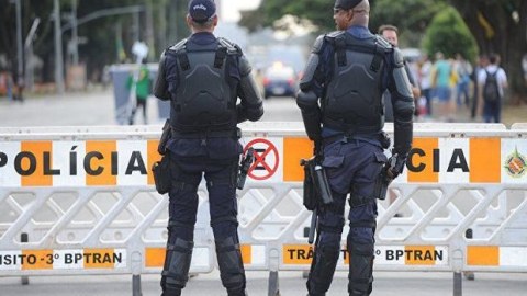Sabiq baş nazirin avtomobili partladıldı