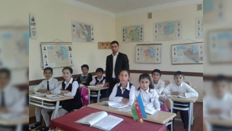 Ucqar kəndin gənc m&uuml;əllimi:&nbsp; &ldquo;Hər g&uuml;n 8 km tozlu-pal&ccedil;ıqlı yolu dərsə piyada gedirəm&rdquo; - LAYİHƏ