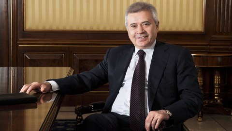Azərbaycanlı zəngin 1 milyard dollar ziyana düşdü