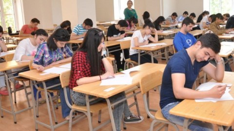 700 bal toplayan abituriyentlər də ikinci imtahana sənəd verdilər? - “Valideynlərim israr etdilər...” 