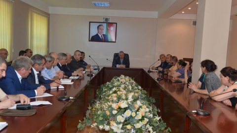 Əli Həsənov yanğınla əlaqədar m&uuml;şavirə ke&ccedil;irdi