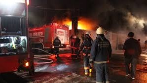 İstanbulda ticarət mərkəzi yandı