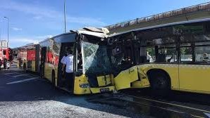 İstanbulda iki metrobus toqquşdu: 32 yaralı