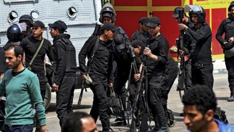 Misir polisi &uuml;&ccedil; terror&ccedil;unu zərərsizləşdirdi