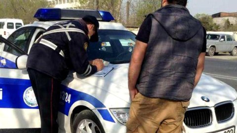 Yol polisindən qorxan qayda pozucuları post-patrul xidmətini vecinə almır...  