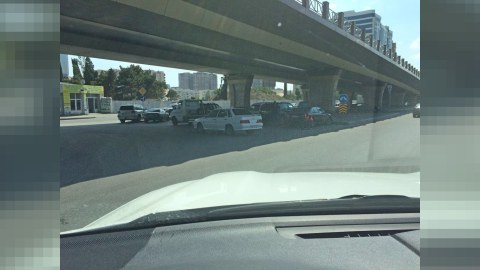 Bakıda evakuatorla MAŞIN OĞURLUĞU - DYP rəhbərinin tapşırığı, yoxsa inspektor &ouml;zbaşınalığı?..