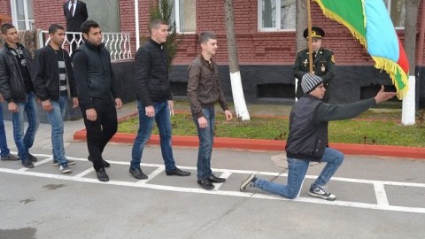 &Ccedil;apıqlı &ccedil;ağırış&ccedil;ılar... - Sağlam gəncin əsəb dispanserinə g&ouml;ndərilməsi və karyeraya vurulan ZƏRBƏ