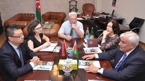 Kamal Abdulla &Ccedil;in diplomatı ilə g&ouml;r&uuml;ş&uuml;b