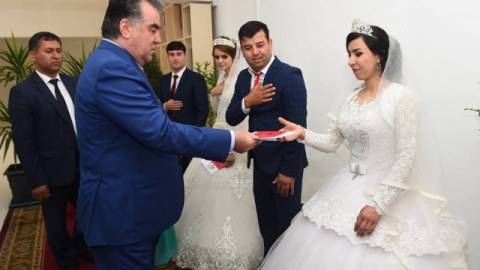 Prezident bir g&uuml;ndə 30 toy və 20 s&uuml;nnətdə iştirak edib