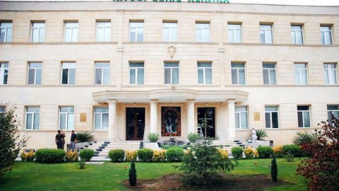 Məşhur klinikanın&nbsp;direktor m&uuml;avinin &ouml;l&uuml;m&uuml; ilə bağlı yeni QALMAQAL