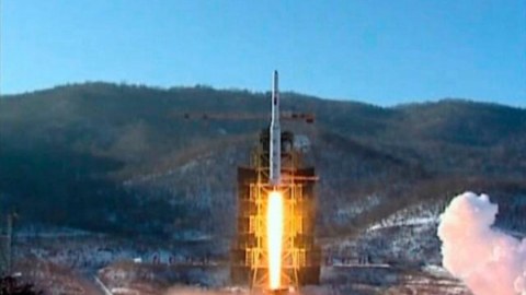 Şimali Koreya növbəti ballistik raketi sınaqdan keçirib 