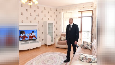 Prezident jurnalistlərin mənzillərində  - FOTOLAR