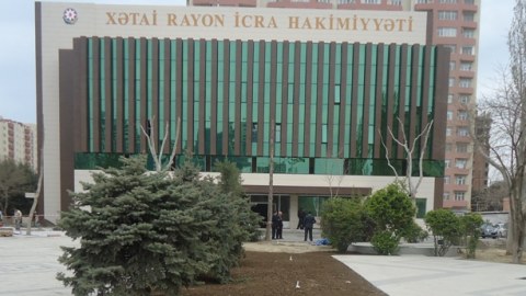 “Şah İsmayıl” ortada qalıb - İcra hakimiyyəti heykəlin hara köçürüləcəyini bilmir 