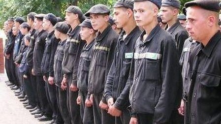 Azərbaycanda yeniyetmə cinayətkarlar: 1-i zorlamaya, 12-si adam öldürməyə görə tutulub