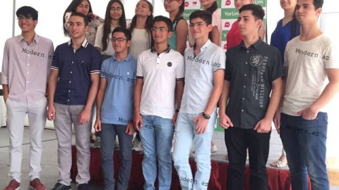 700 bal toplayan abituriyentlər ilk dəfə bir arada - FOTO