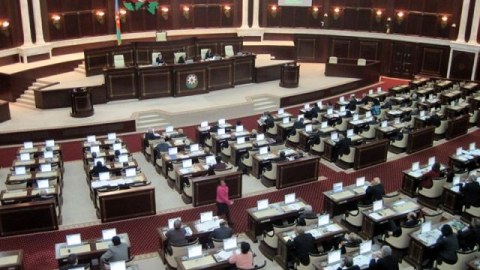 Deputat həmkarlarını ittiham etdi: “İstintaqa müdaxilə edirlər”